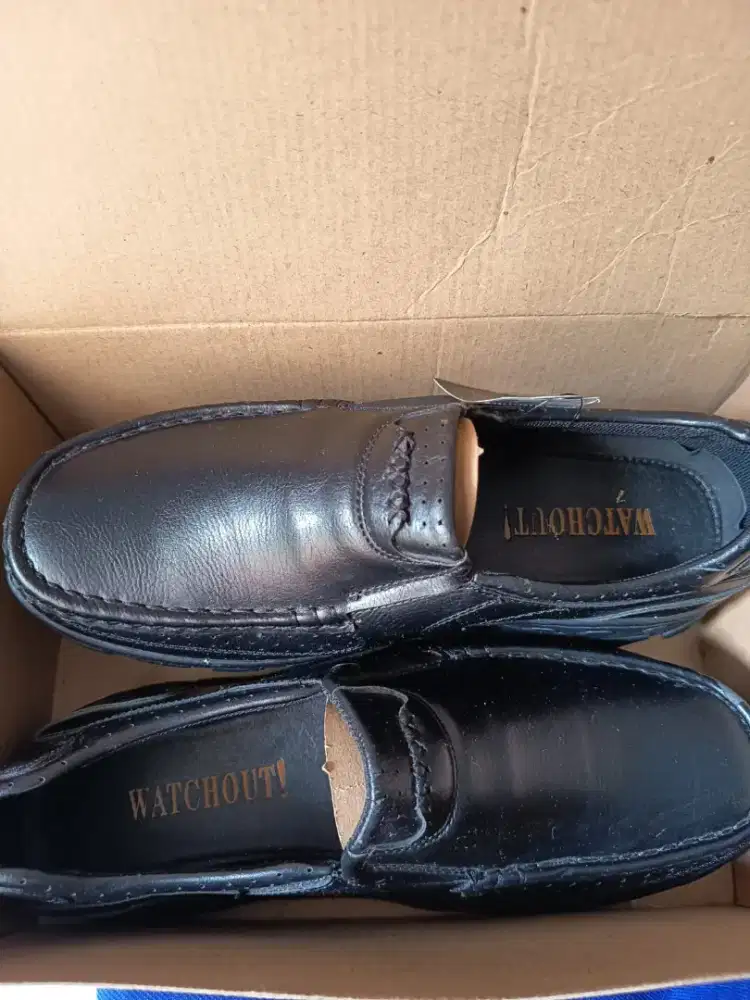 Sepatu Wacthout size 41