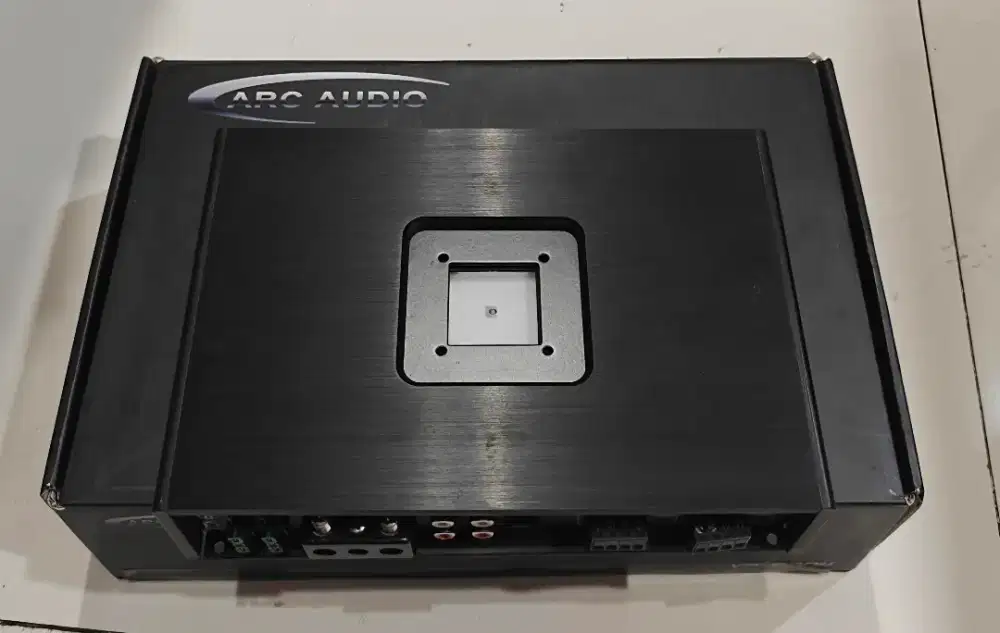 Amplifier power audio mobil Merk ARC Audio original