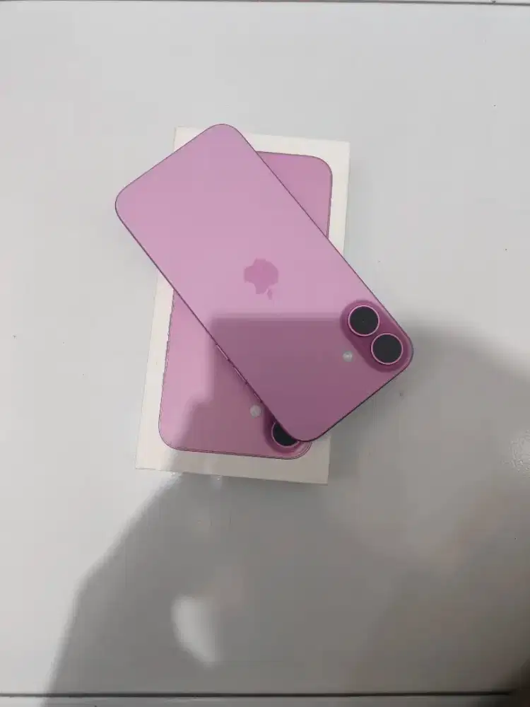 IPhone 16 Plus warna pink