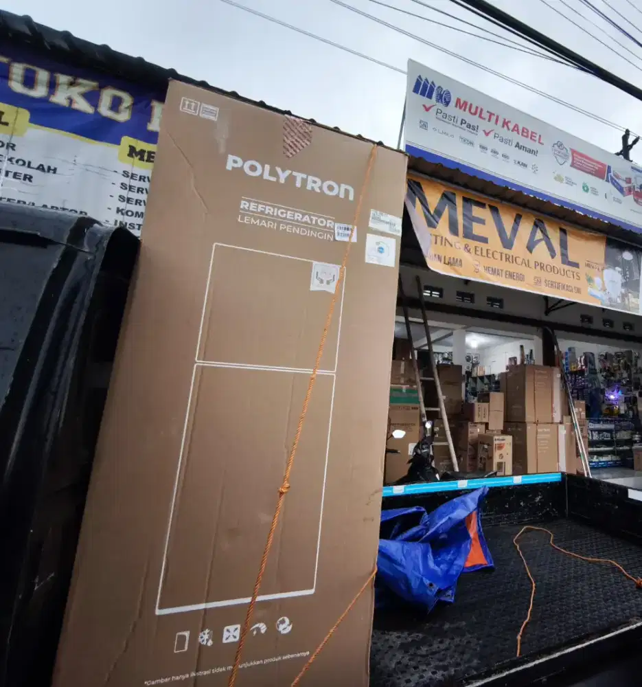 Driver dan penjualan di toko elektronik