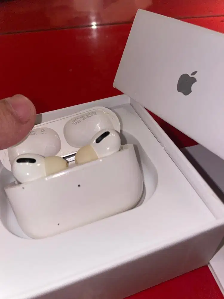 AIRPODS Pro Gen 1 (BISA NEGO)