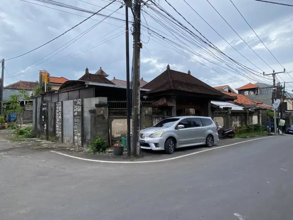 Jual Rumah Posisi Hook Lokasi Di Jalan Cargo Denpasar Barat Bali. Dekat Gatsu Barat, Muding, Kerobokan, Kuta.