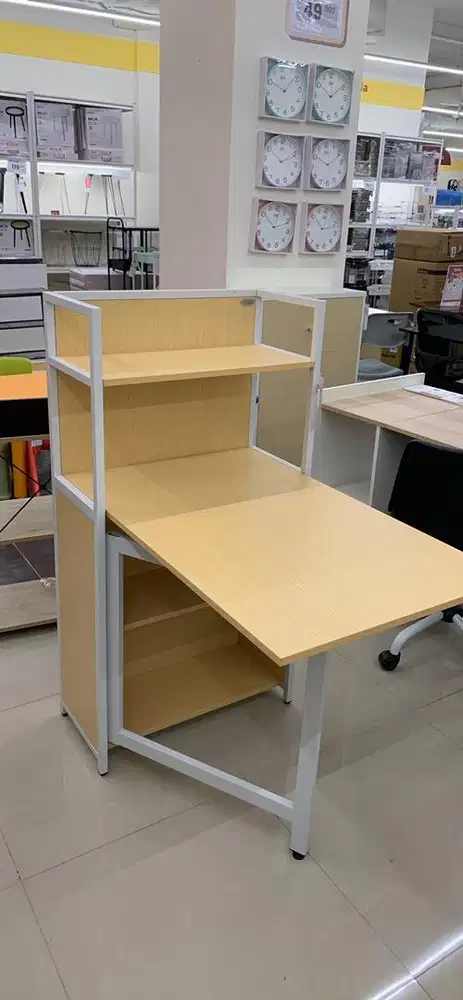 Meja kantor minimalis