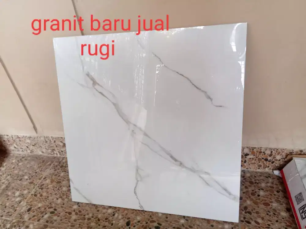Granit 60x 60 baru beli aja edisi lagi rehab lantai  1 kotak/isi 4