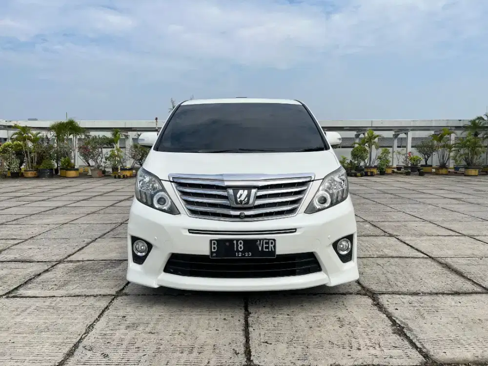 Toyota Alphard SC 2.4 AT.  Tahun 2013. Putih. Low km. Perfect cond
