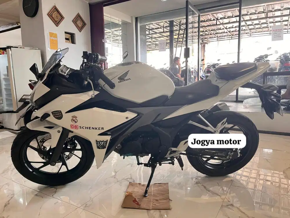 (B) Honda Cbr150r 2017 cash aja