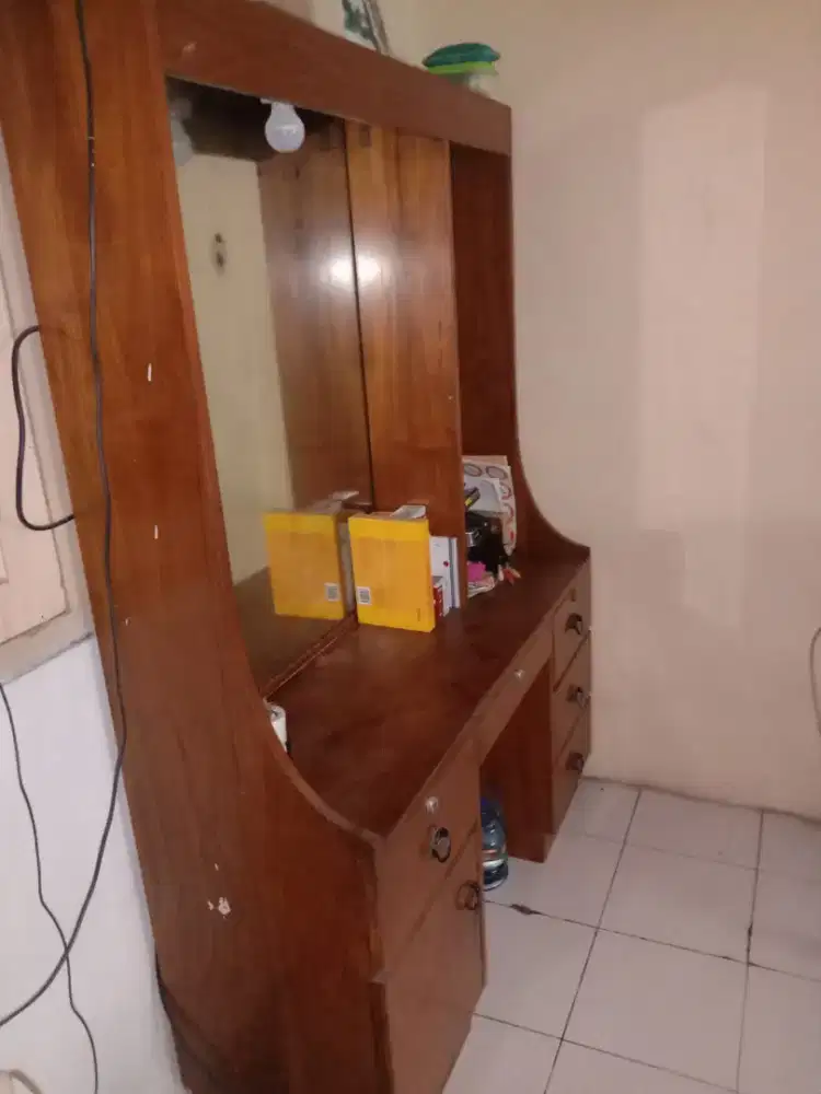DIJUAL (CEPAT) Meja Rias Kayu JATI TUA Coklat Dengan Cermin Besar