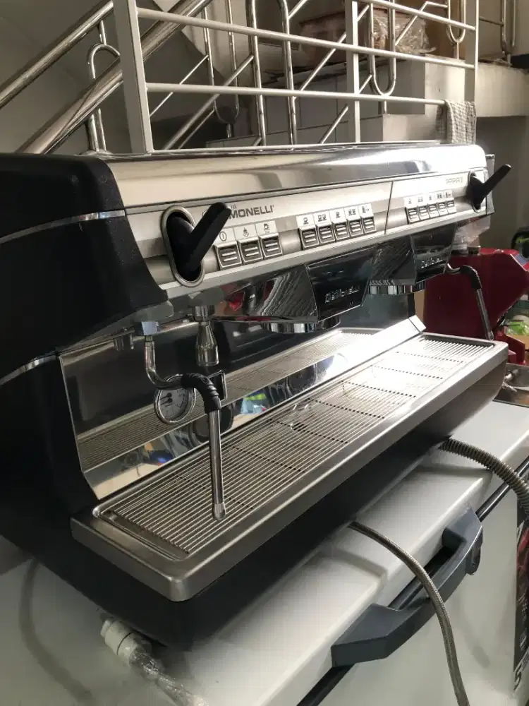 DI JUAL MESIN KOPI SIMONELLI 1 SET LENGKAP NEGO