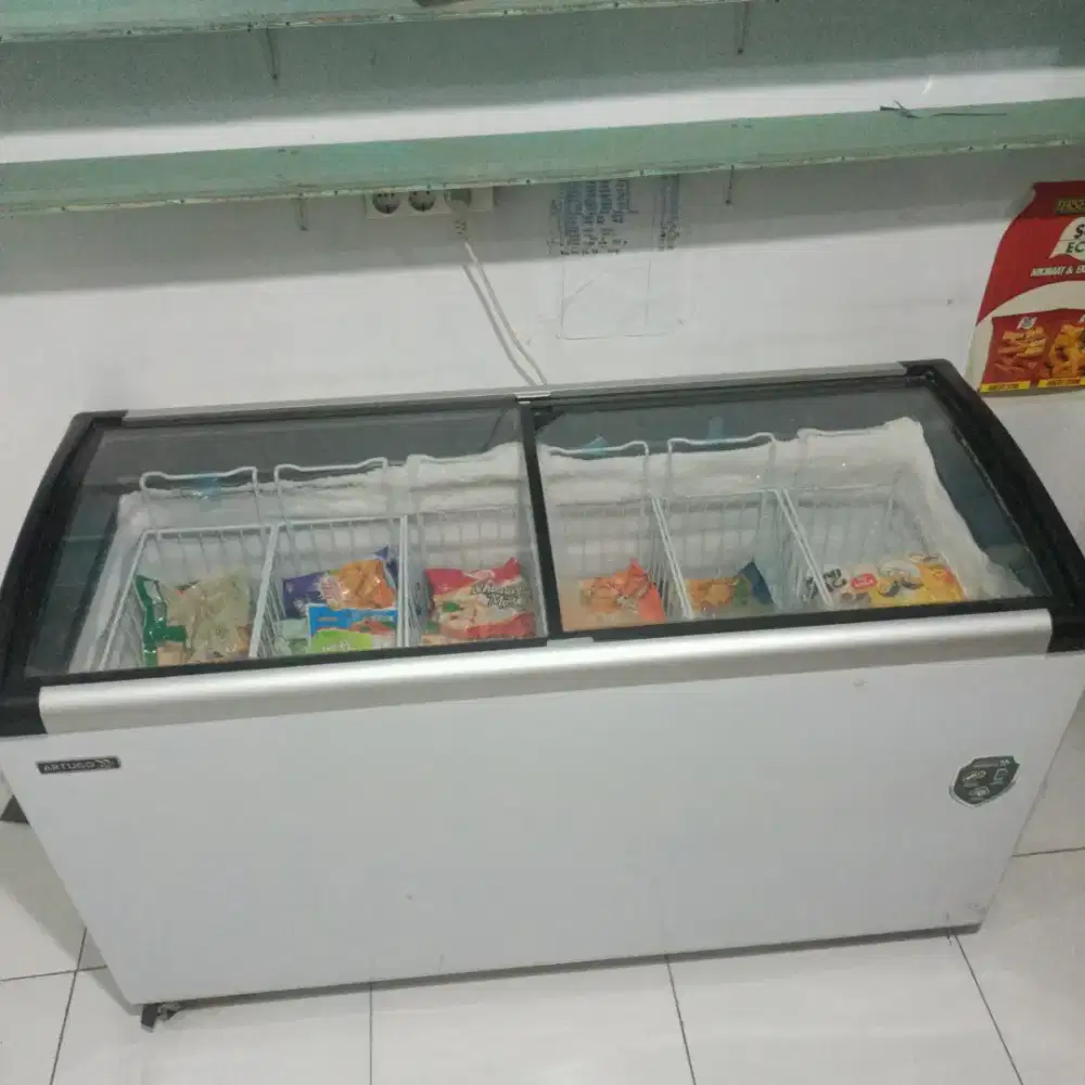 Freezer showcase artugo 366L pintu kaca sleeding
