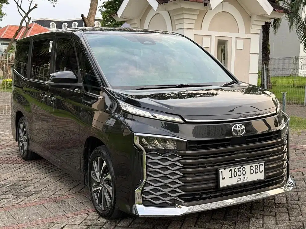 TOYOTA VOXY 2.0 TSS MATIC 2024 ISTIMEWA
