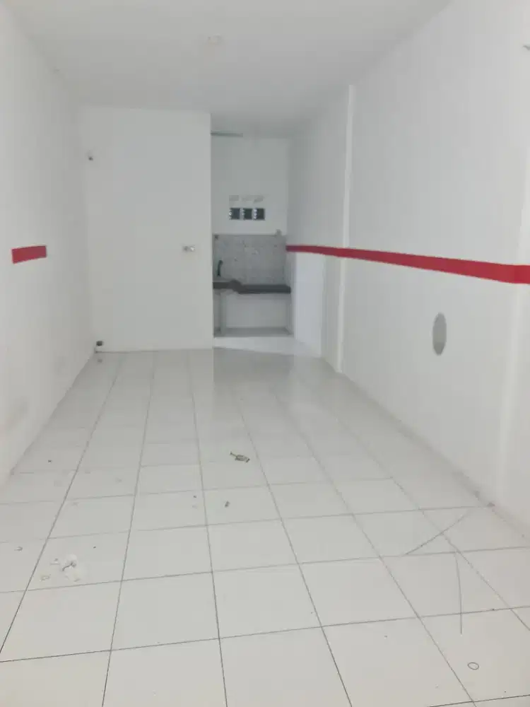 Disewakan kios 1 lantai depan perum jalan lebar 2 mobil ramai