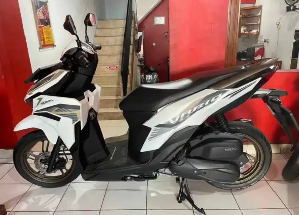 VARIO 125 PUTIH CBS ISS TH 2023