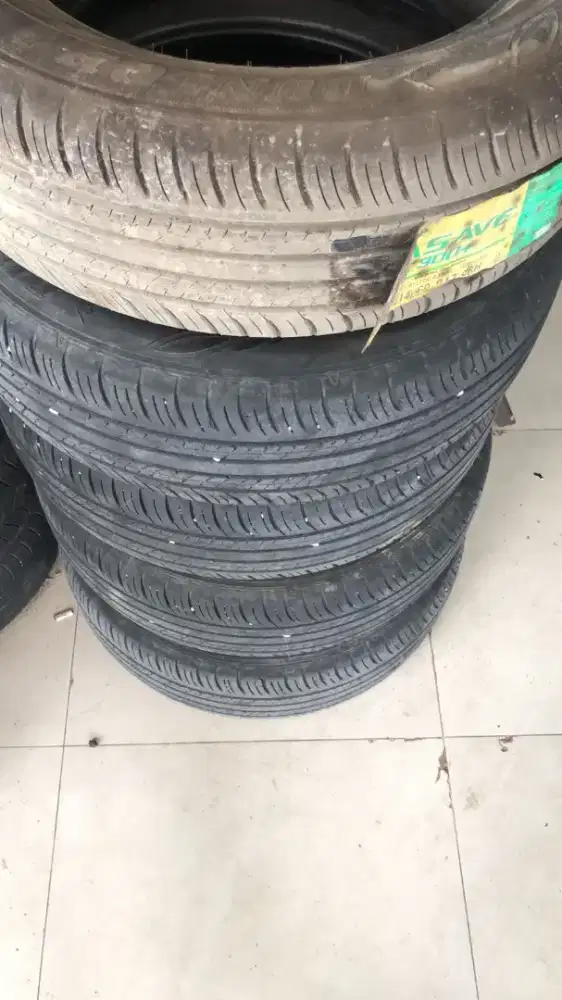 Ban Second Dunlop Enasave  215/60 R17