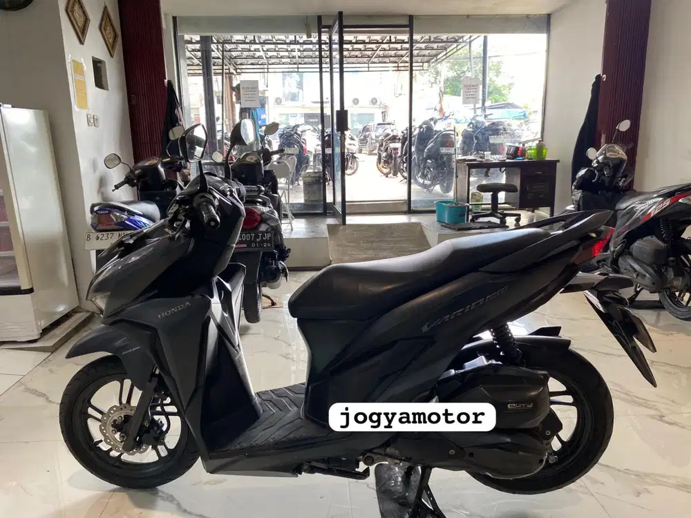 (B) honda vario 150 tahun 2019