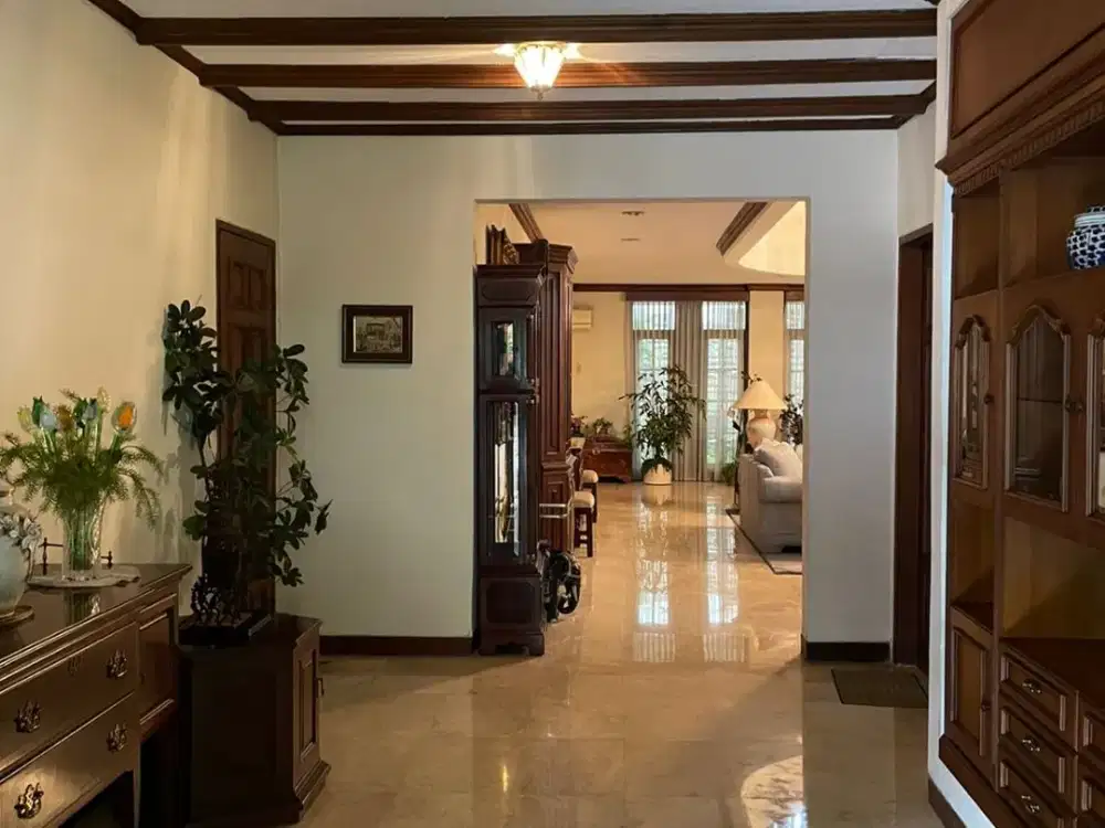 Rumah Luas 560m Bagus Siap Huni di Gatot Subroto Jakarta Selatan