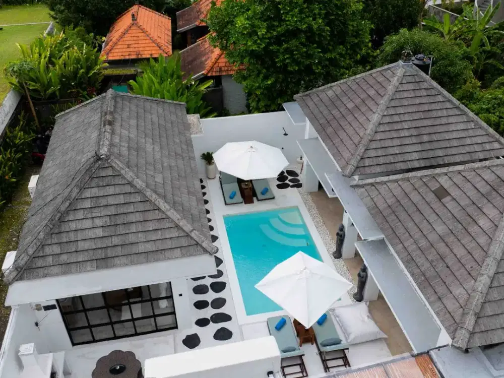 Villa 2 Kamar Tidur dengan Desain Mewah Modern di Canggu (R-CG13)