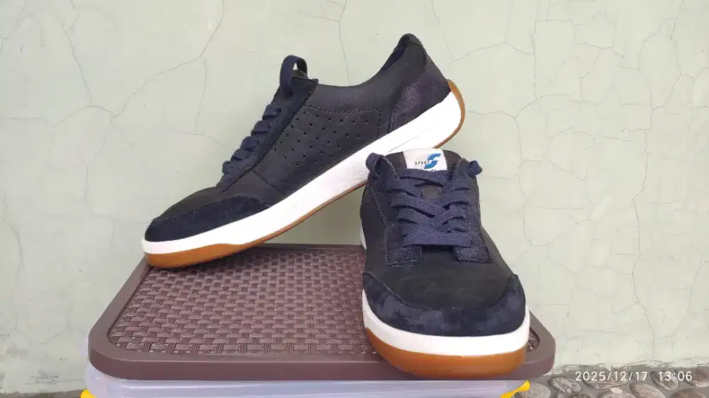 Sepatu Clarks casual size 41.5