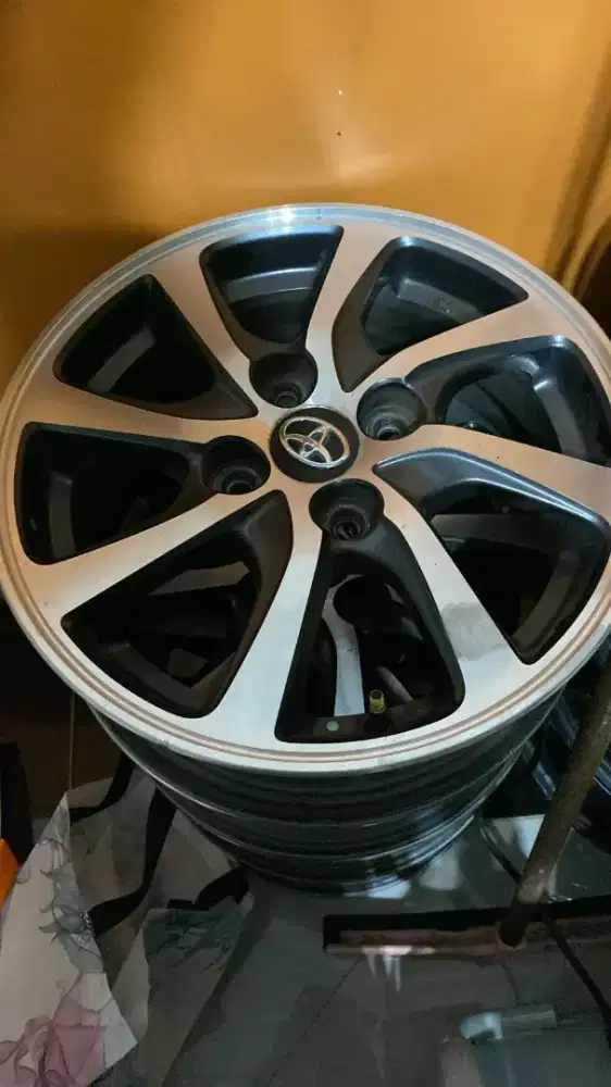 Velg toyota Sigra R14