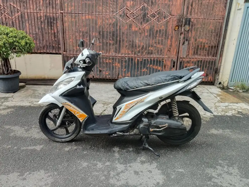 Suzuki SkyDrive 125cc tahun 2010 mesin halus pajak hidup plat 2030