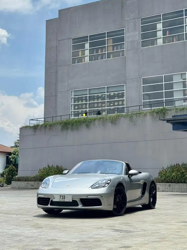 LIKE NEW LOW KM Porsche Boxster 718 2017 ATPM
