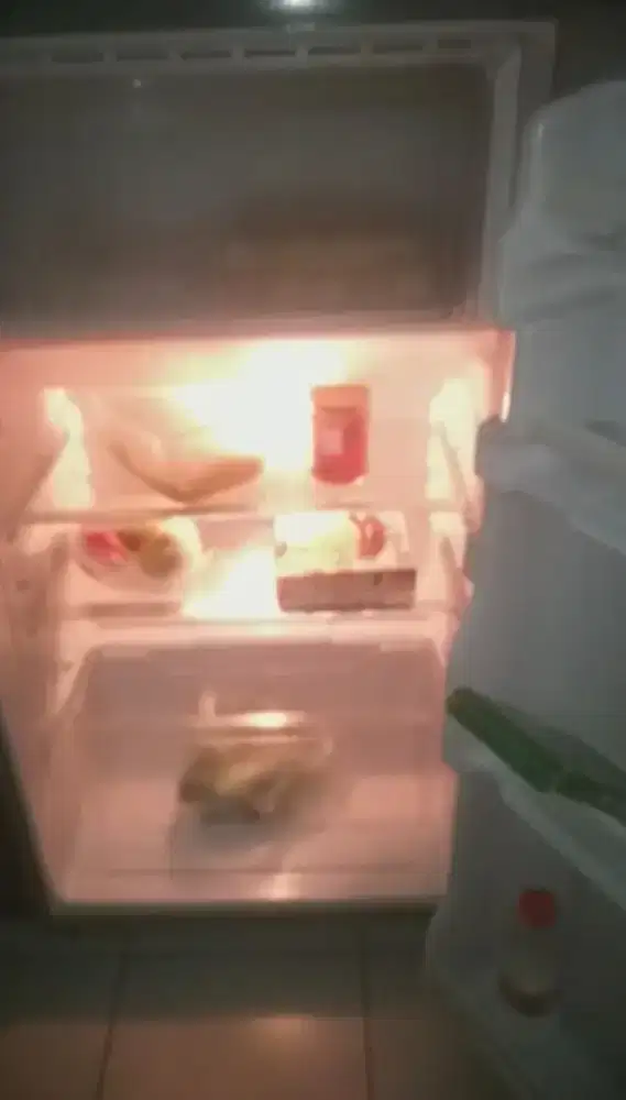 Kulkas 1 pntu br 2 th lengkap free ongkir lalamove