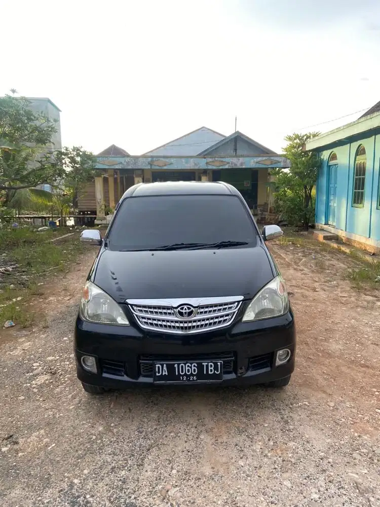 Mobil bekas Avanza 2011