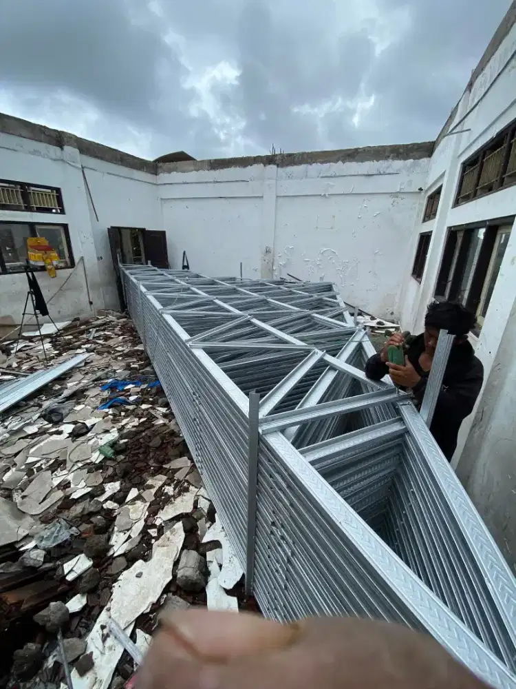 JASA TUKANG ATAP BAJA RINGAN