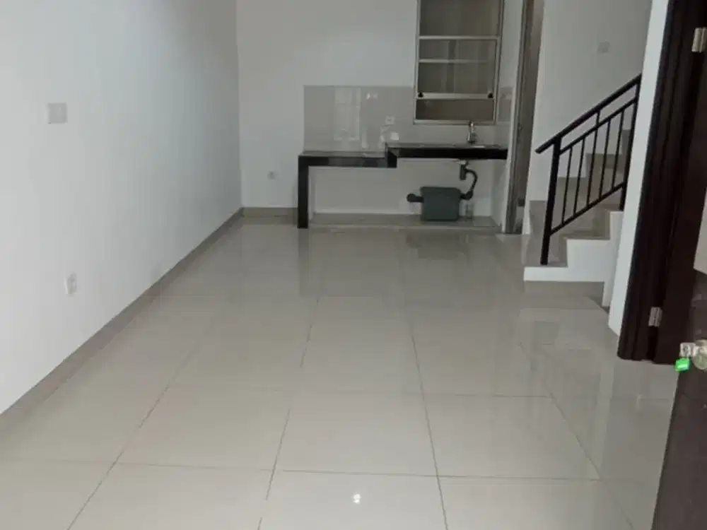sewa rumah 2 lantai PIK 2 uk 6x12,5m kosongan