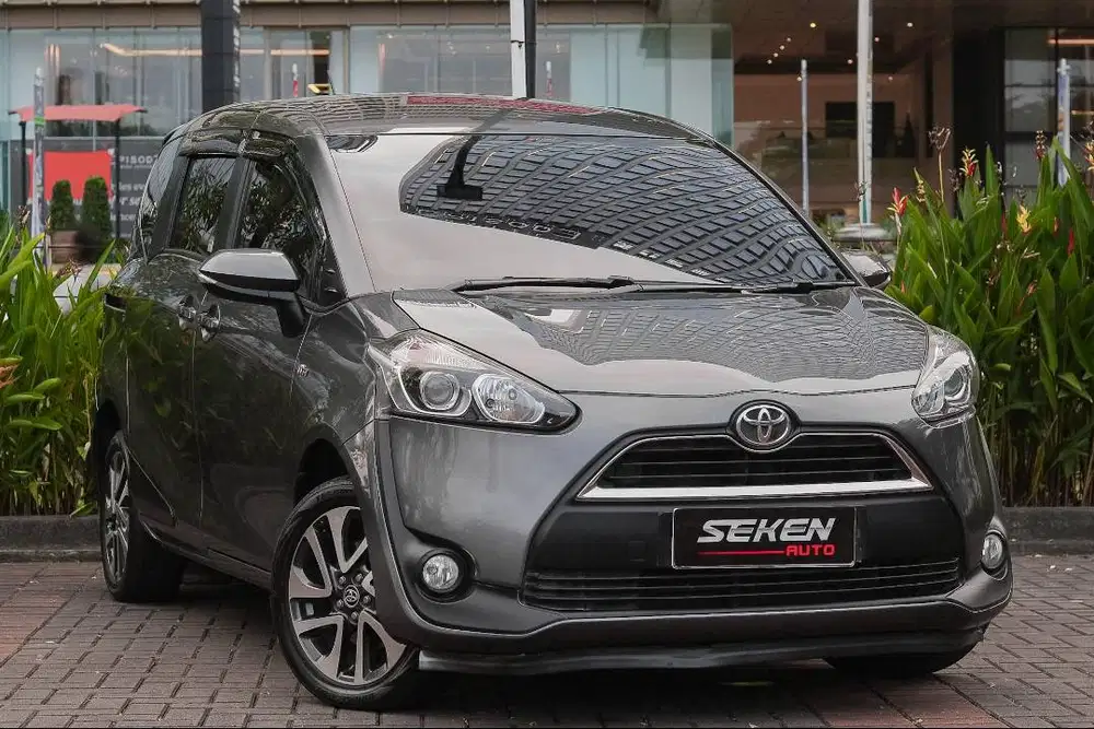 Toyota Sienta 1.5V 1.5 V AT Matic 2019 Abu Abu Metalik.