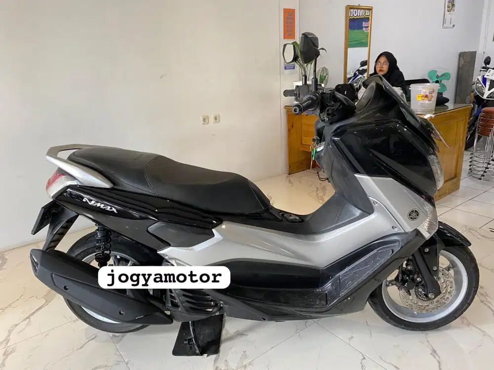 (B) yamaha nmax 155 tahun 2016