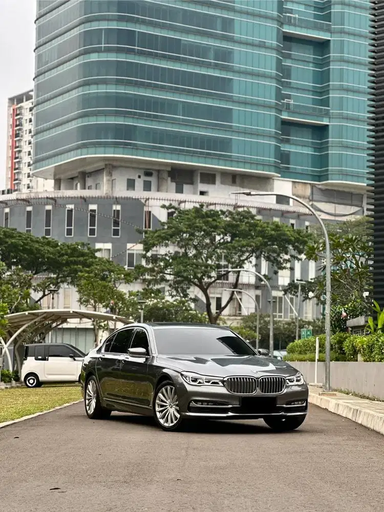 CASH LIKE NEW LOW KM BMW 740Li 2016