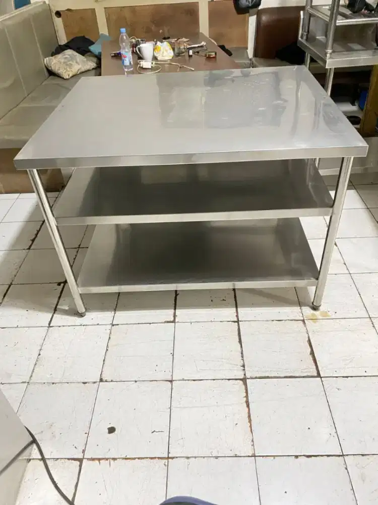 Meja 3 susun ukuran 120x100x85

Harga : 2,8jt