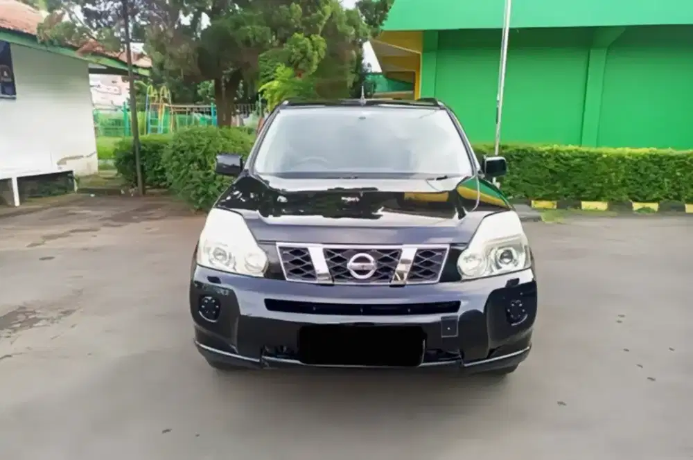 NISSAN X-TRAIL 2.0 BENSIN AT 2011