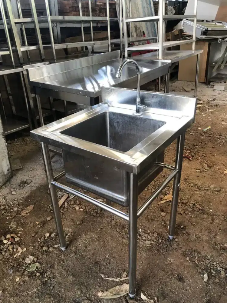 Sink 1 Lubang Plus Kran
Uk 60x60x85
Lubang 40x40x30

harga 2.050.000