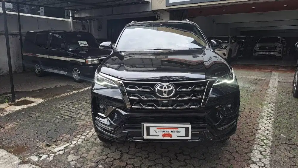 LOW KM! DIJUAL TOYOTA FORTUNER 2.8 VRZ 4X2 SOLAR AT TAHUN 2022