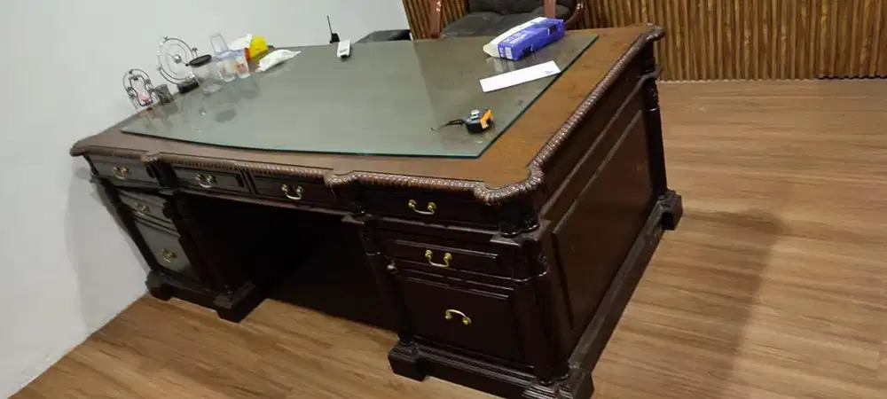 Jual Meja Direktur + Kursi Direktur