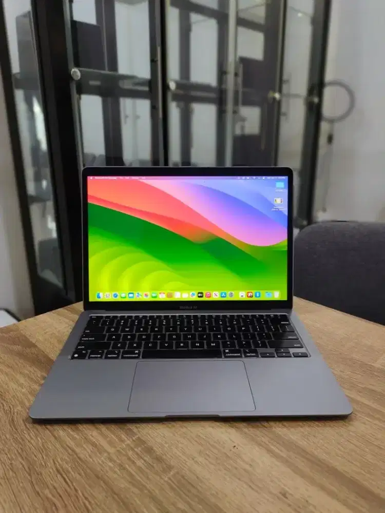 Macbook Air M1 256GB fulset mulus resmi ibox