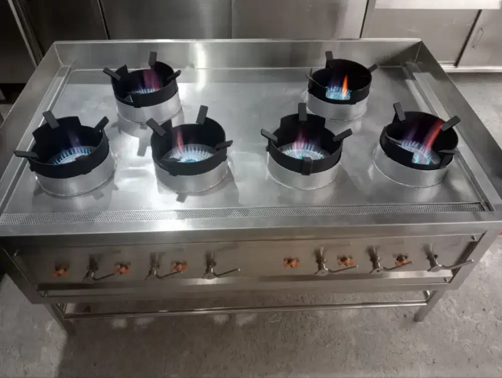 Kompor 6 tungku hight presure 
Ukuran P 150 L 90 T 75

Harga 7 jt