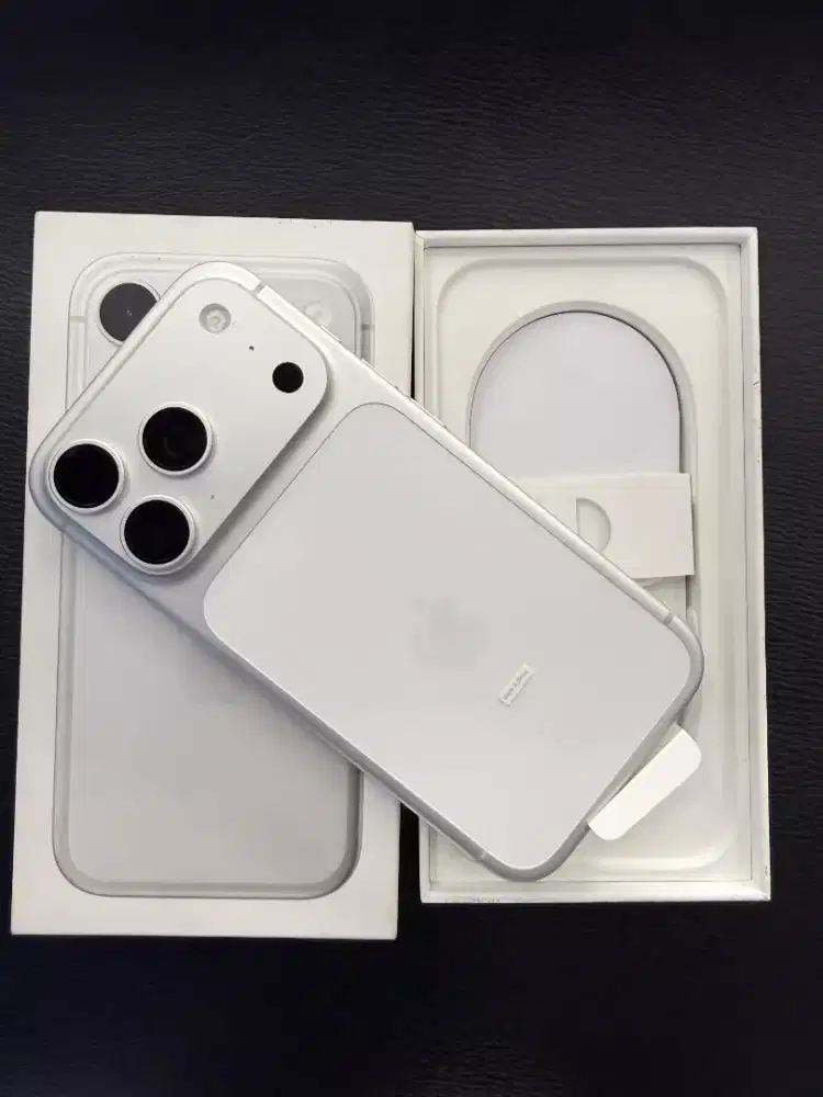 Iohone 17 pro silver 256 second ibox