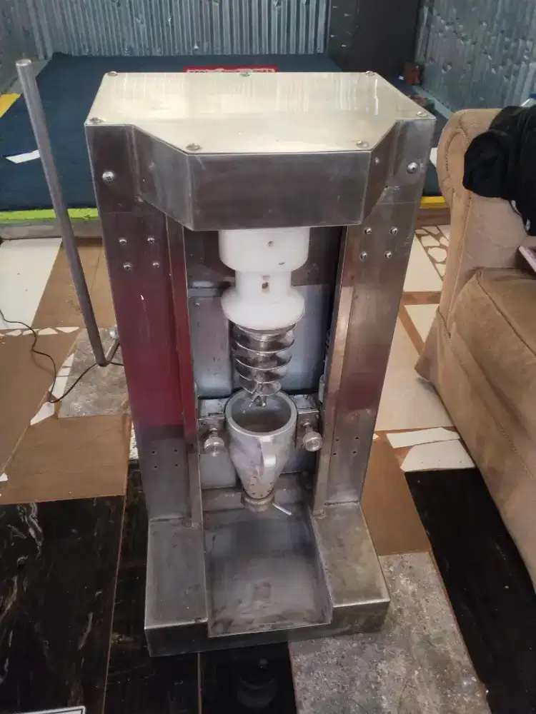 Di jual mesin es krim