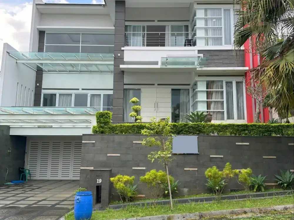 RUMAH MEWAH 3 LANTAI DI RESORT DAGO PAKAR BANDUNG