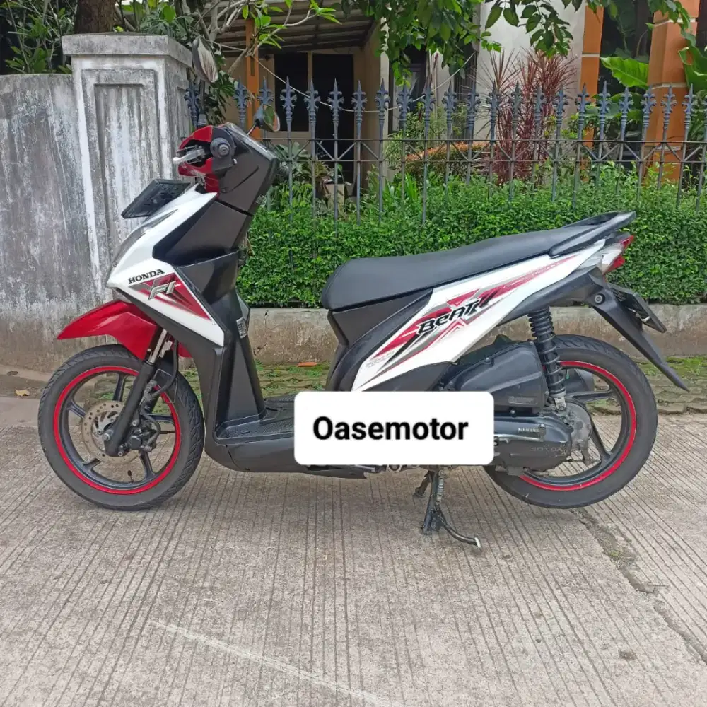 (B) Honda Beat Fi tahun 2015