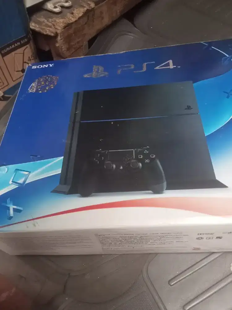 PS 4 SLIM + 2 Stick