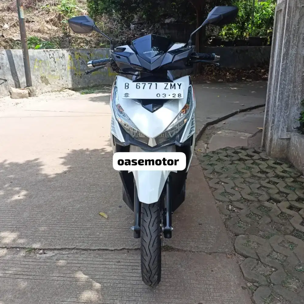 (B) Honda Vario 125 CBS tahun 2018