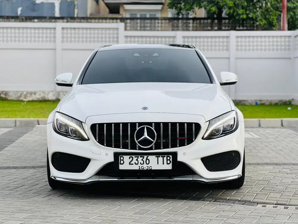 Mercy Mercedez-Benz 2.0 C250 AMG Line Full Spec AT Bensin 2015 Putih
