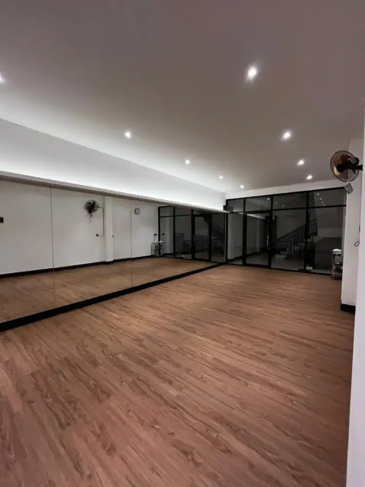 Disewakan per jam studio untuk tari dance dll