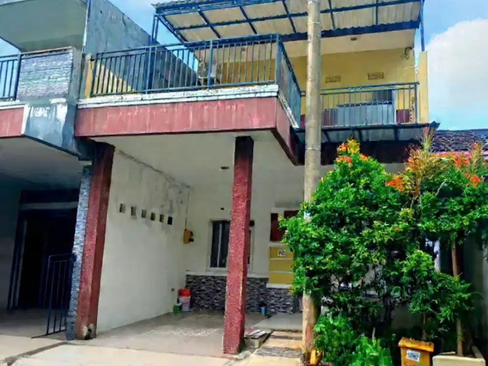 DISEWA RUMAH 2 LANTAI TAHUNAN BAGUS MURAH HARGA NEGO SENTUL CITY