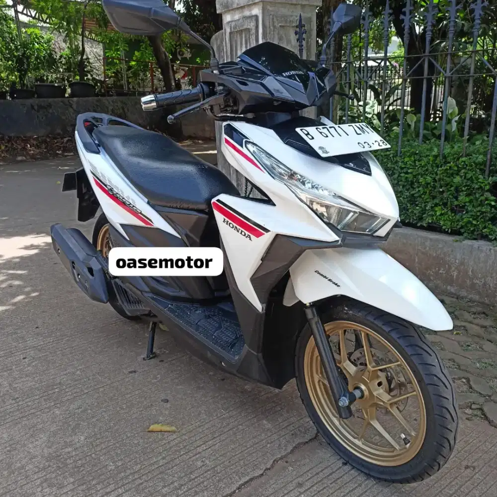 (B) Honda Vario 125 CBS tahun 2018
