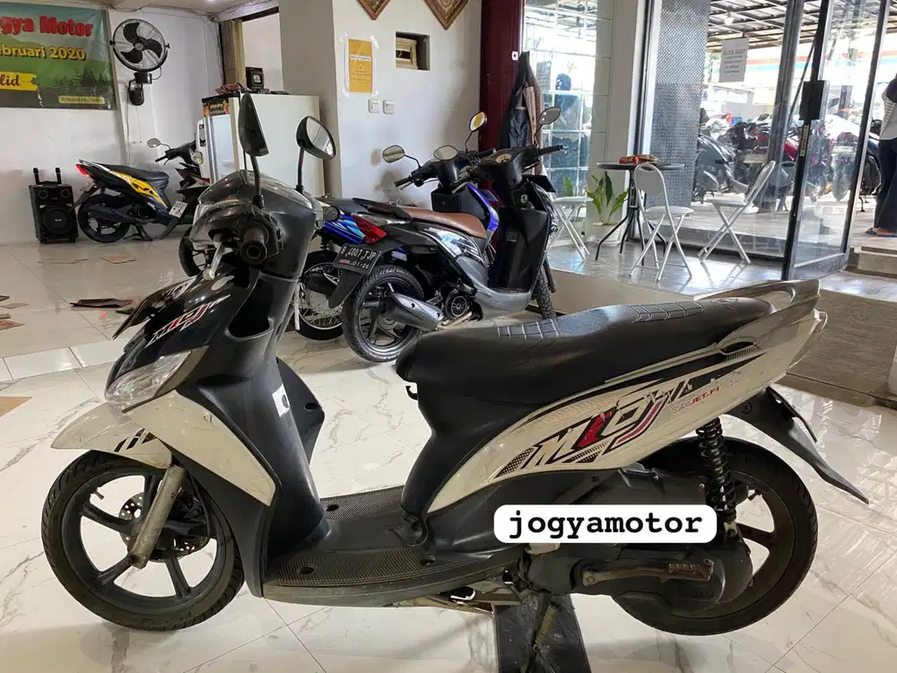 (B) yamaha mio j tahun 2012