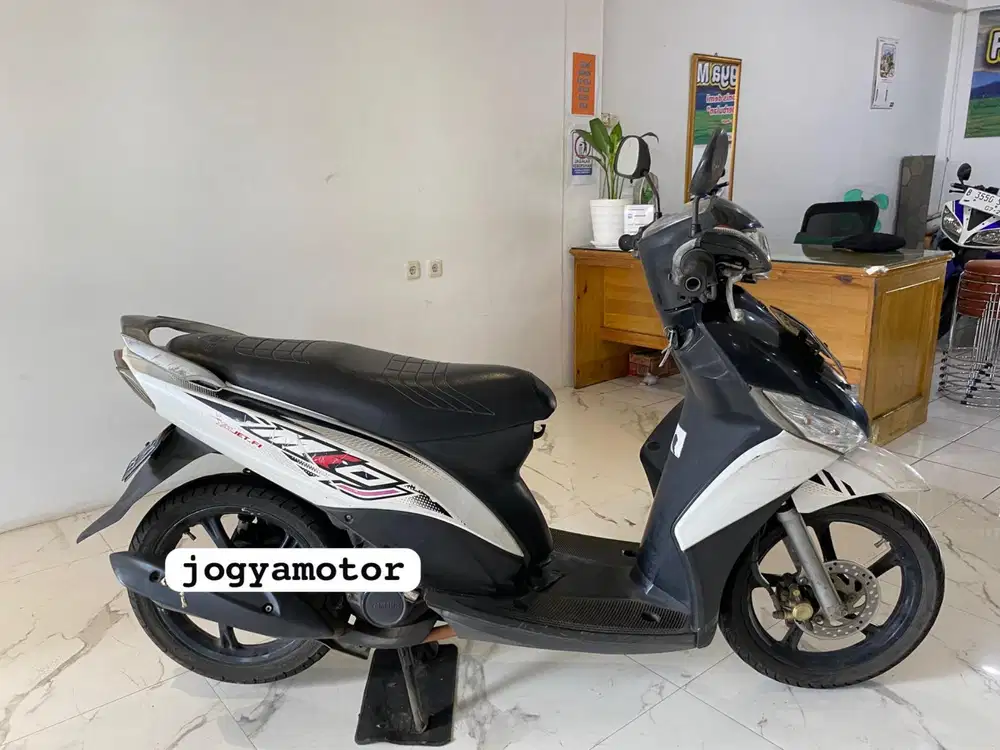(B) yamaha mio j tahun 2012